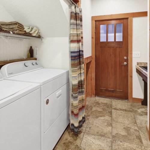 Washer/dryer (1 set upstairs and 1 set in private suite )